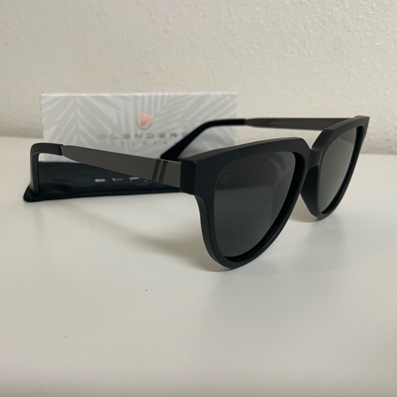 Brand New Blenders Sunglasses - Picture 1 of 3